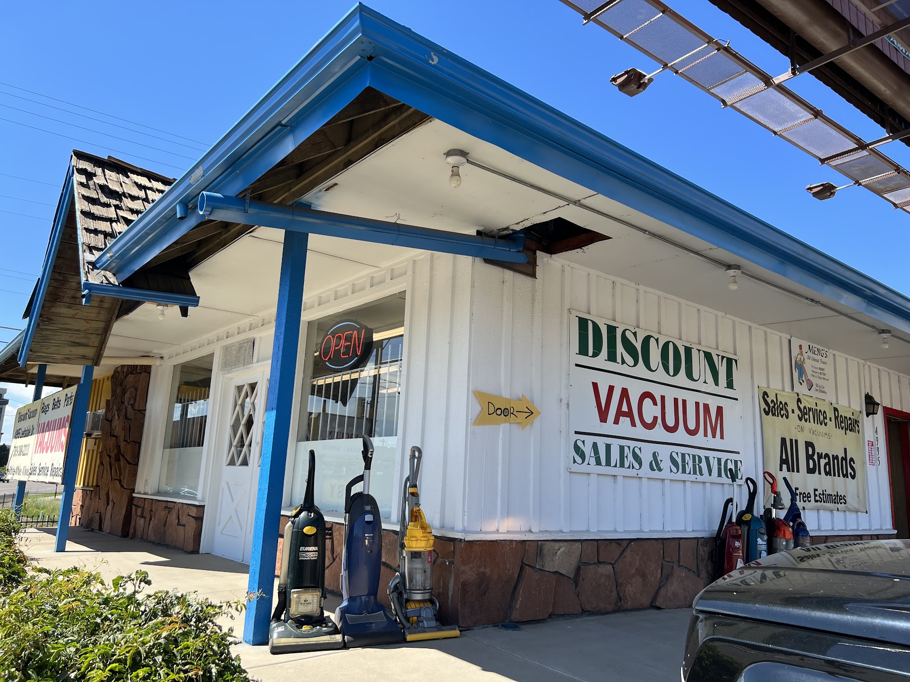 Discount Vacuum storefront on Leetsdale Drive in Denver
